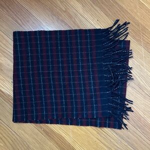 Perry Ellis scarf maroon/dark blue 
51x11.5 in  wool/wool blend
EUC